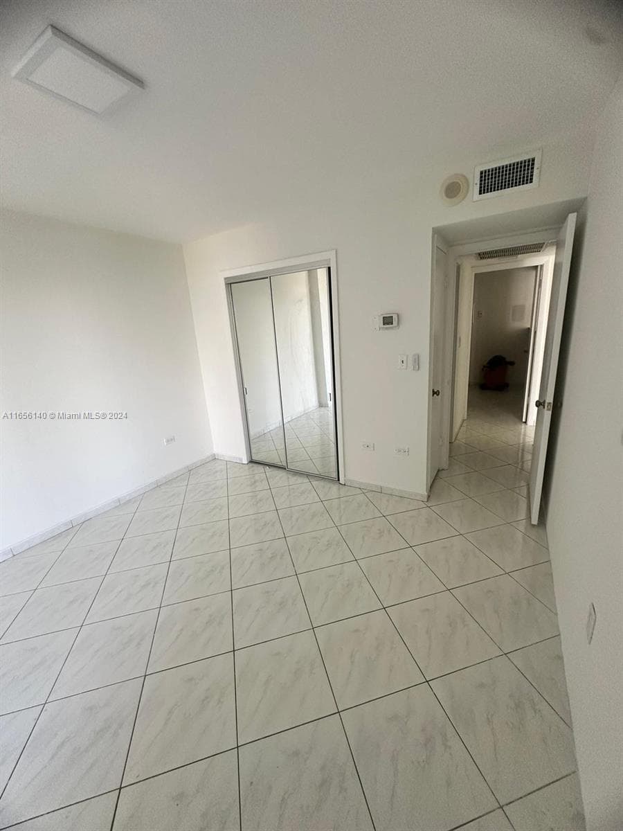 5555 Collins Ave # 8Z, Miami Beach FL 33140 — 17