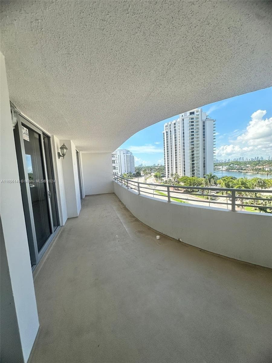5555 Collins Ave # 8Z, Miami Beach FL 33140 — 5