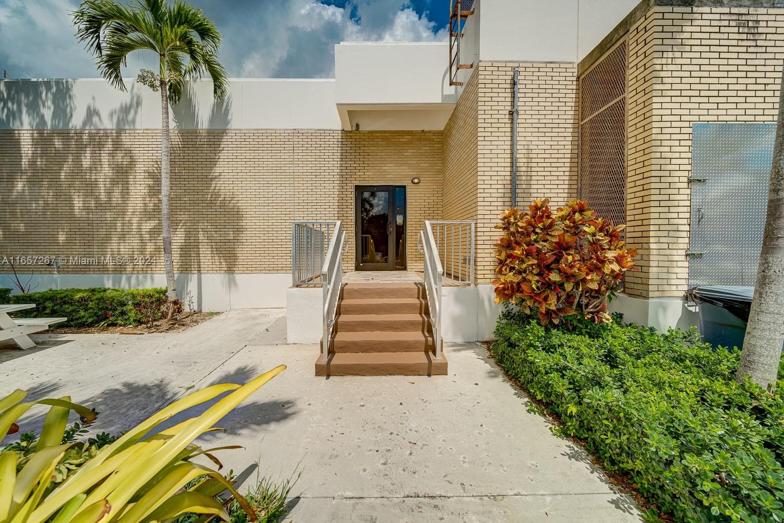 8950 SW 152nd St Suite O, Palmetto Bay FL 33157 — 6