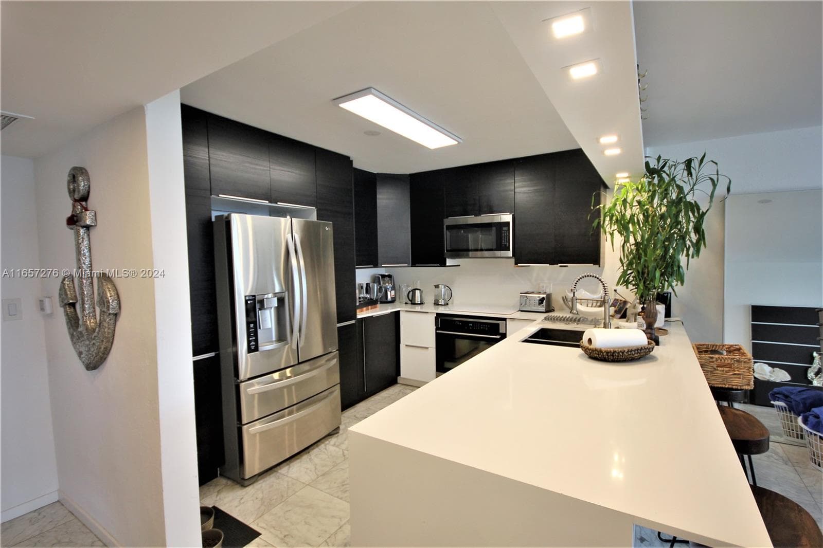 5151 Collins Ave # 933, Miami Beach FL 33140 — 3