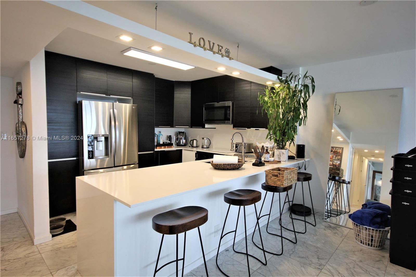 5151 Collins Ave # 933, Miami Beach FL 33140 — 1