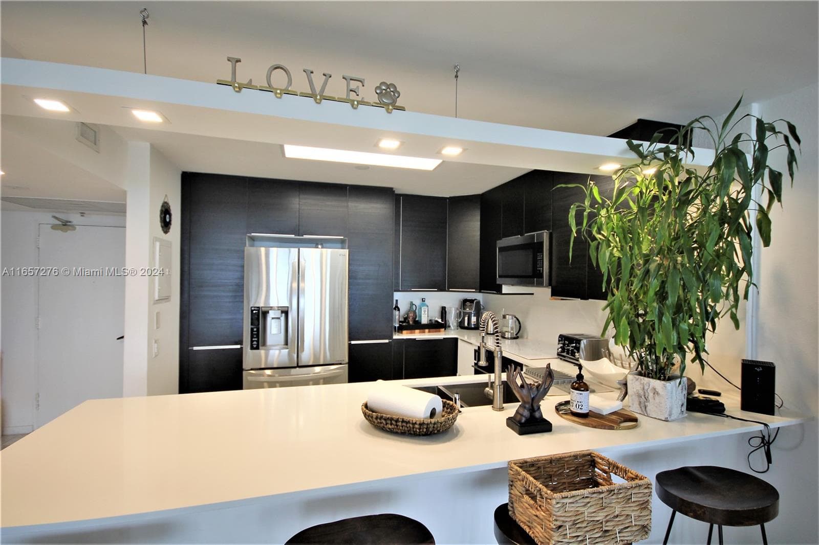5151 Collins Ave # 933, Miami Beach FL 33140 — 5