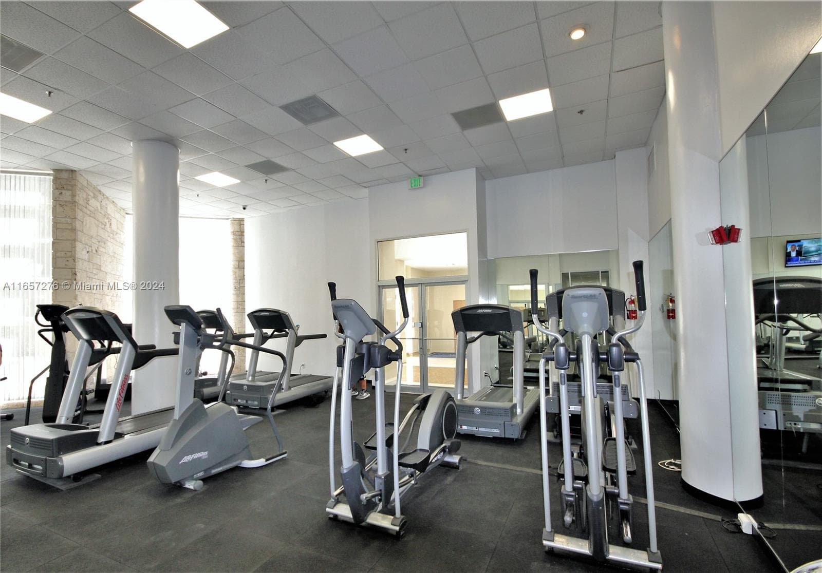 5151 Collins Ave # 933, Miami Beach FL 33140 — 59