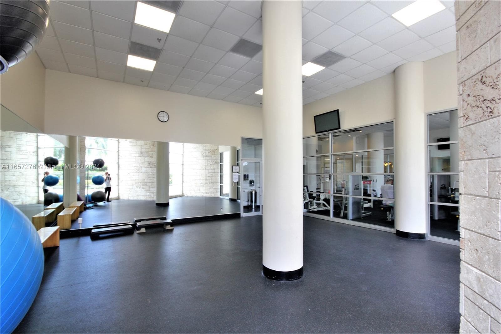 5151 Collins Ave # 933, Miami Beach FL 33140 — 60