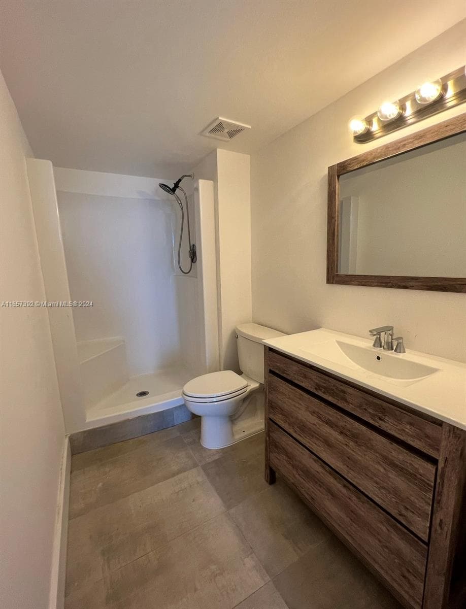 13499 Biscayne Blvd # 1405, North Miami FL 33181 — 17
