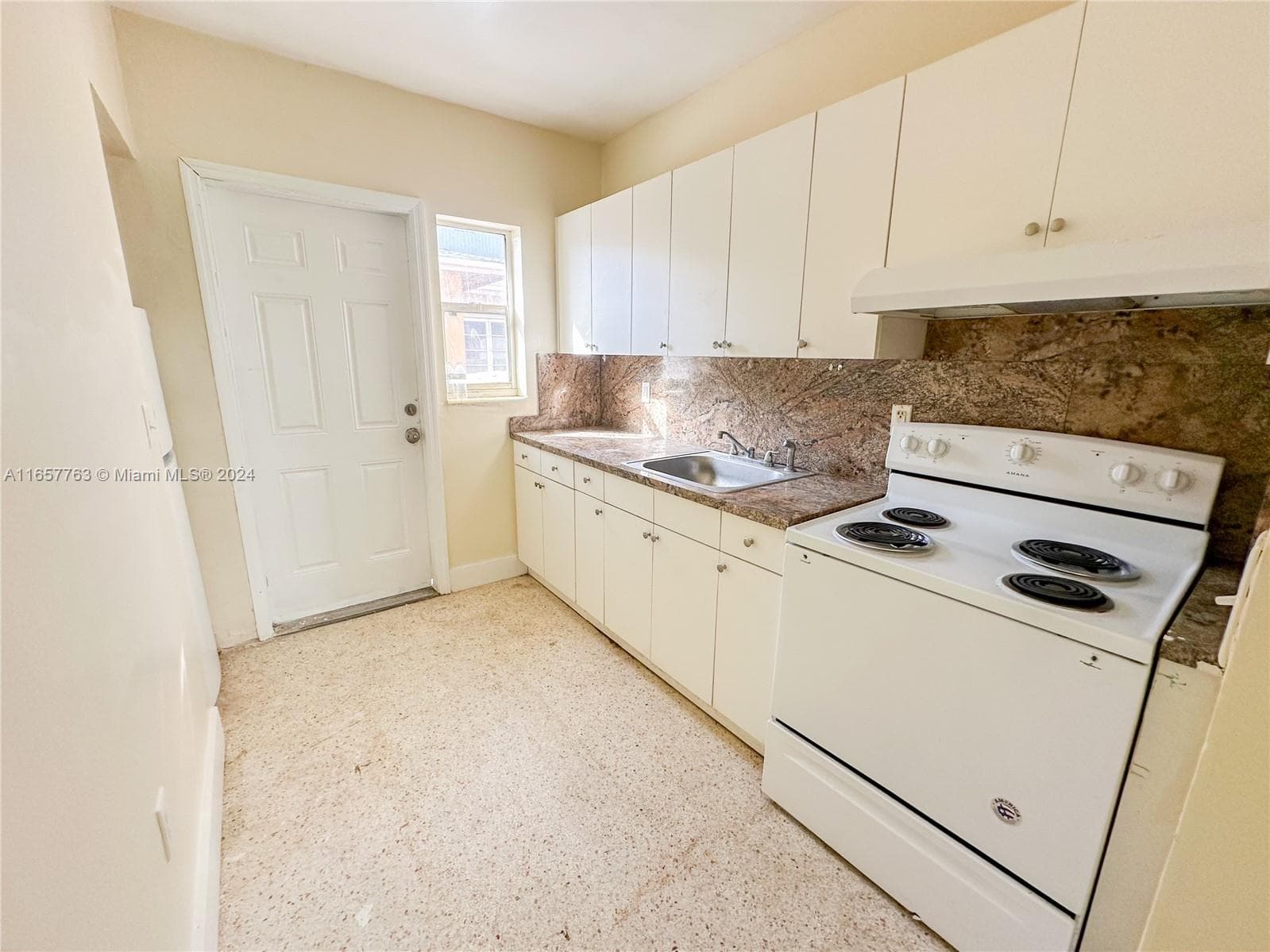 2140 Bay Dr, Miami Beach FL 33141 — 17