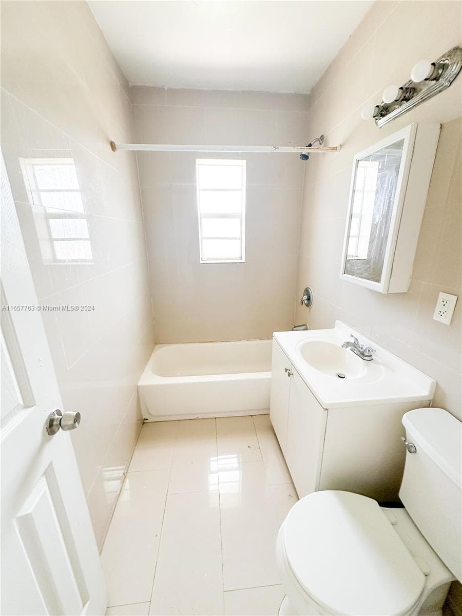 2140 Bay Dr, Miami Beach FL 33141 — 16