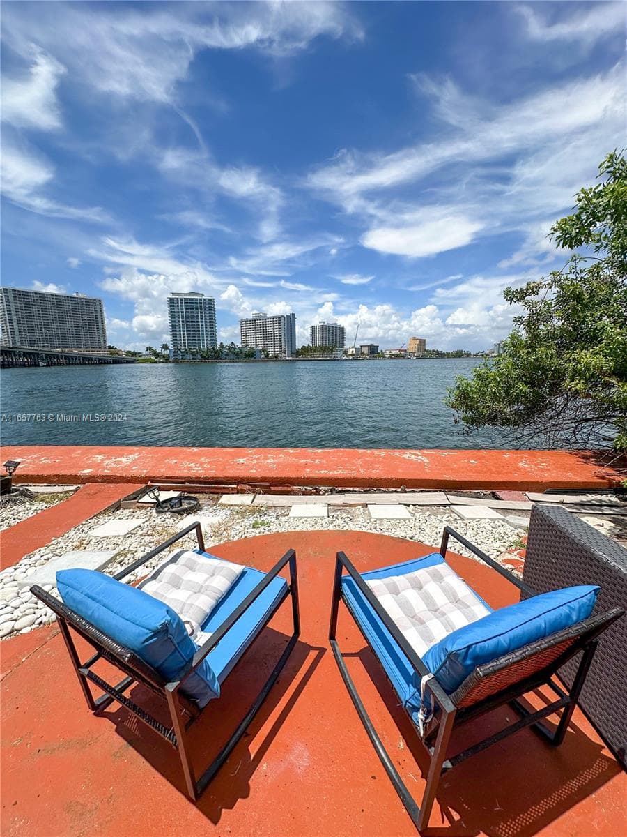 2140 Bay Dr, Miami Beach FL 33141 — 9