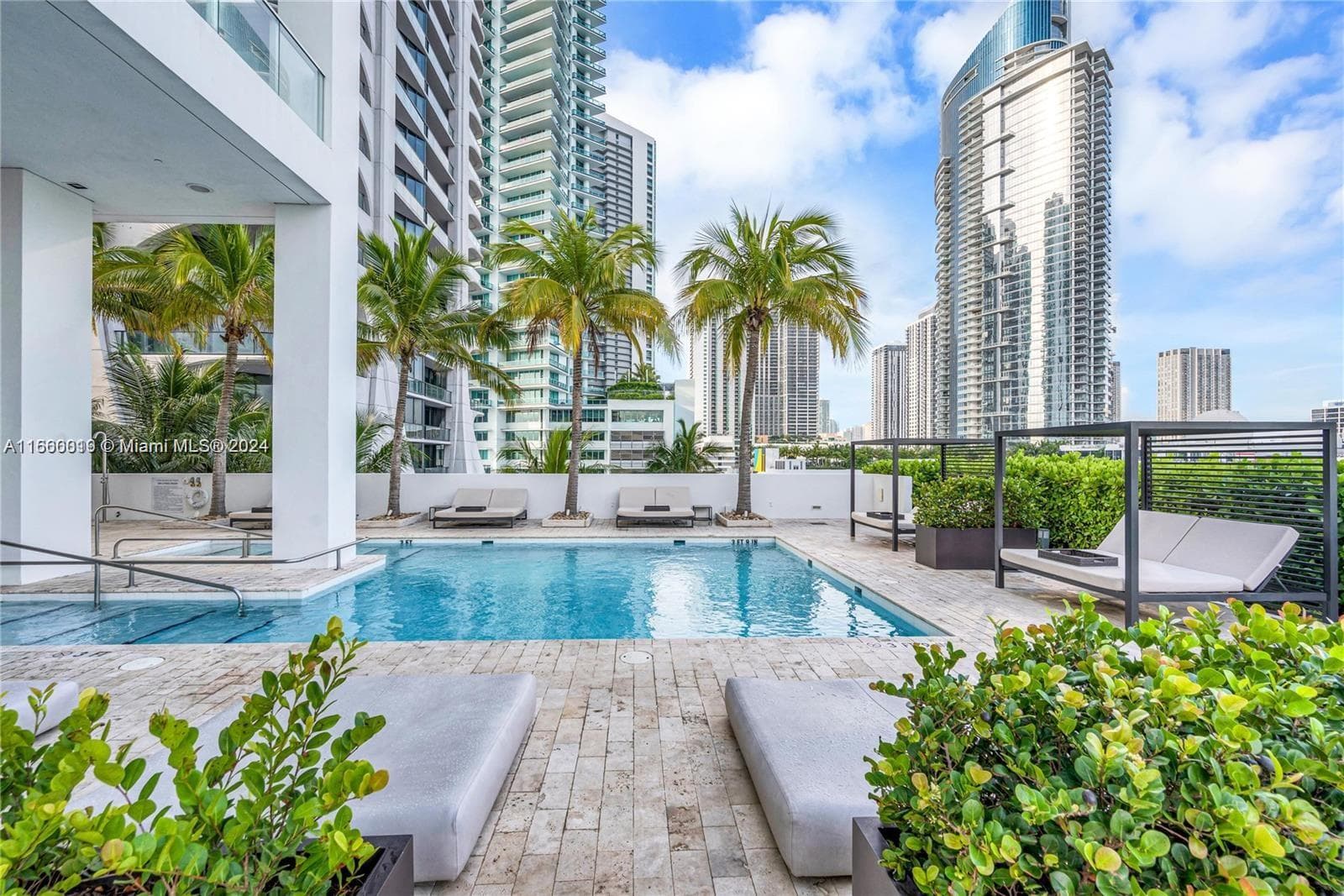 1040 Biscayne Blvd # 2607, Miami FL 33132 — 10