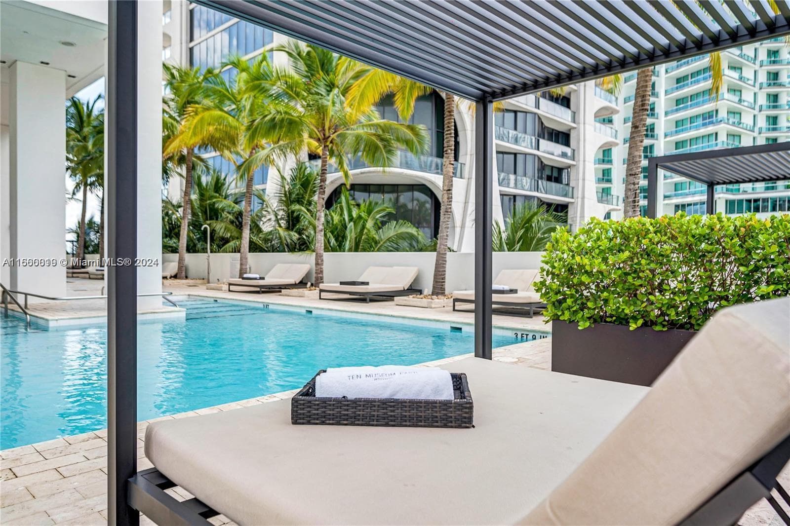 1040 Biscayne Blvd # 2607, Miami FL 33132 — 11