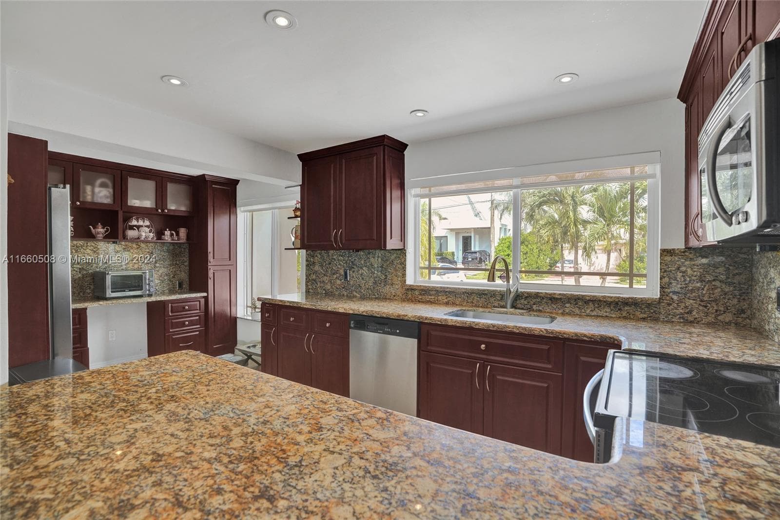 1910 N Hibiscus Dr, North Miami FL 33181 — 10