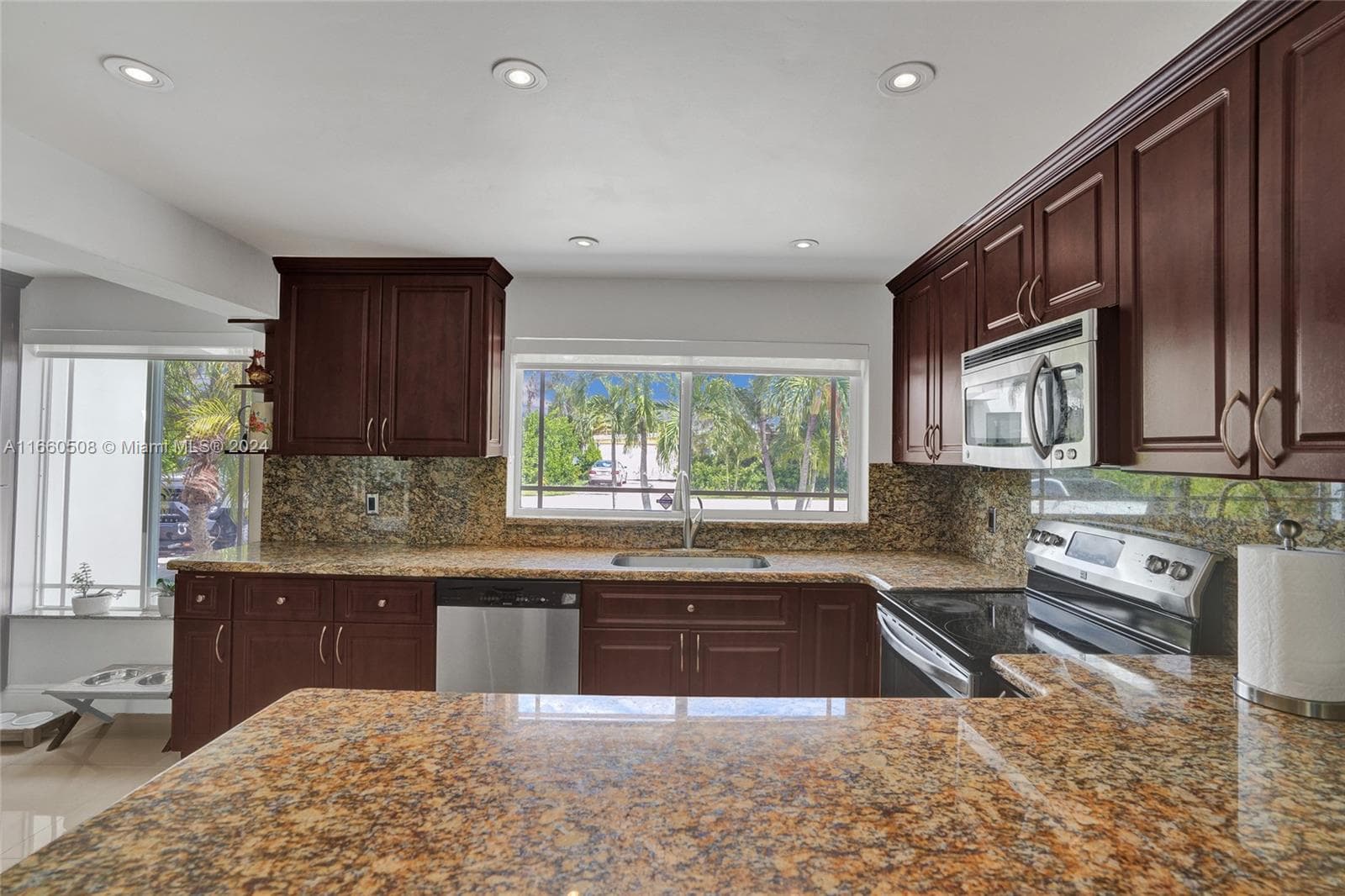 1910 N Hibiscus Dr, North Miami FL 33181 — 11