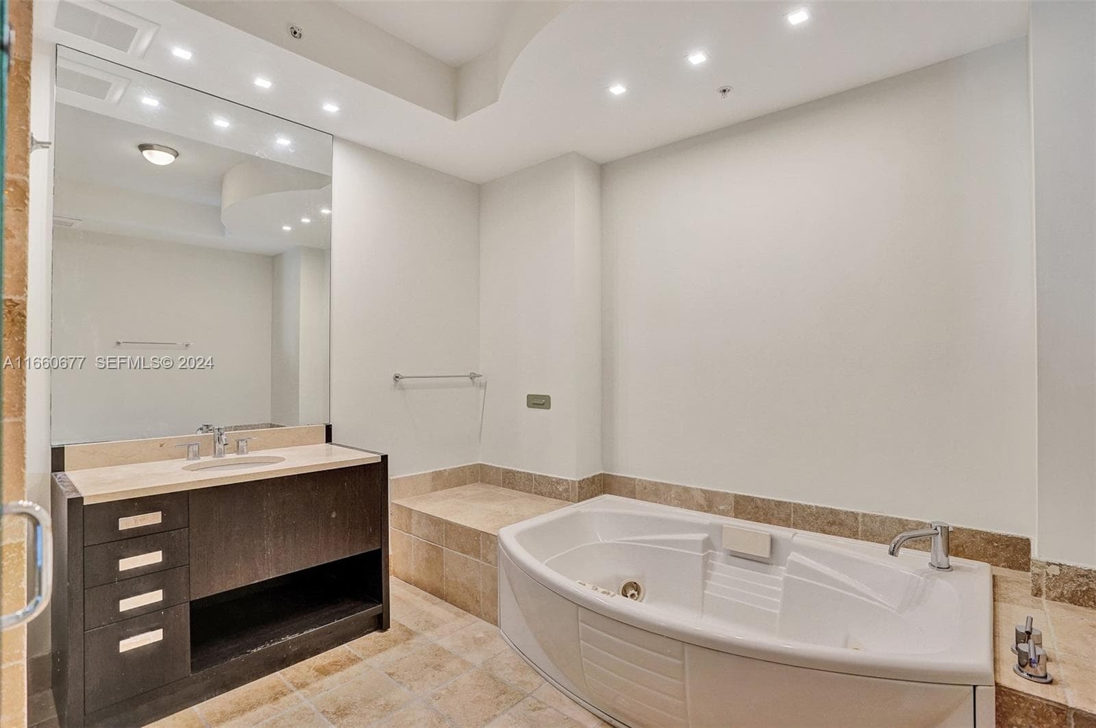 18201 Collins Ave, Sunny Isles Beach FL 33160 — 37