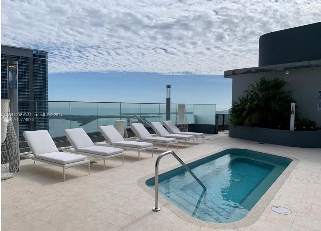1000 Brickell Plz # 4905, Miami FL 33131 — 32