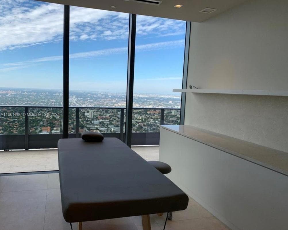 1000 Brickell Plz # 4905, Miami FL 33131 — 29