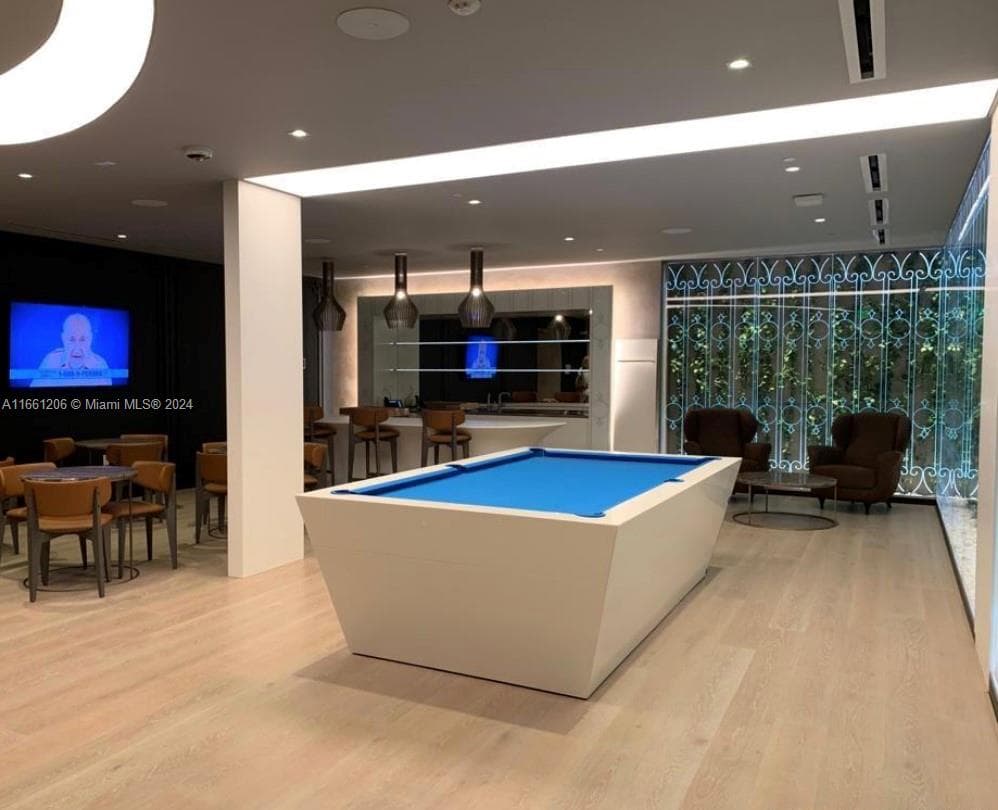 1000 Brickell Plz # 4905, Miami FL 33131 — 25