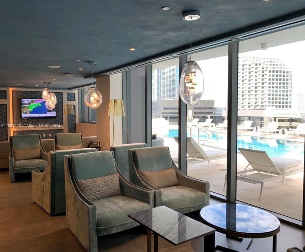 1000 Brickell Plz # 4905, Miami FL 33131 — 21