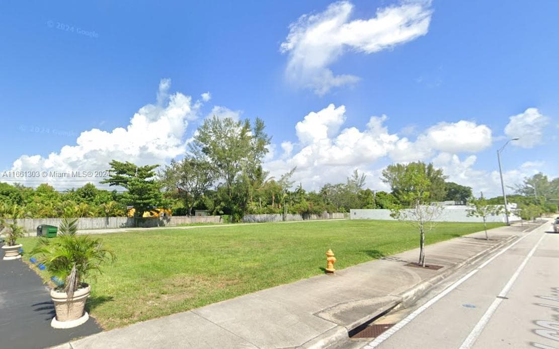 62 Ave SW 66 St, South Miami FL 33143 — 2