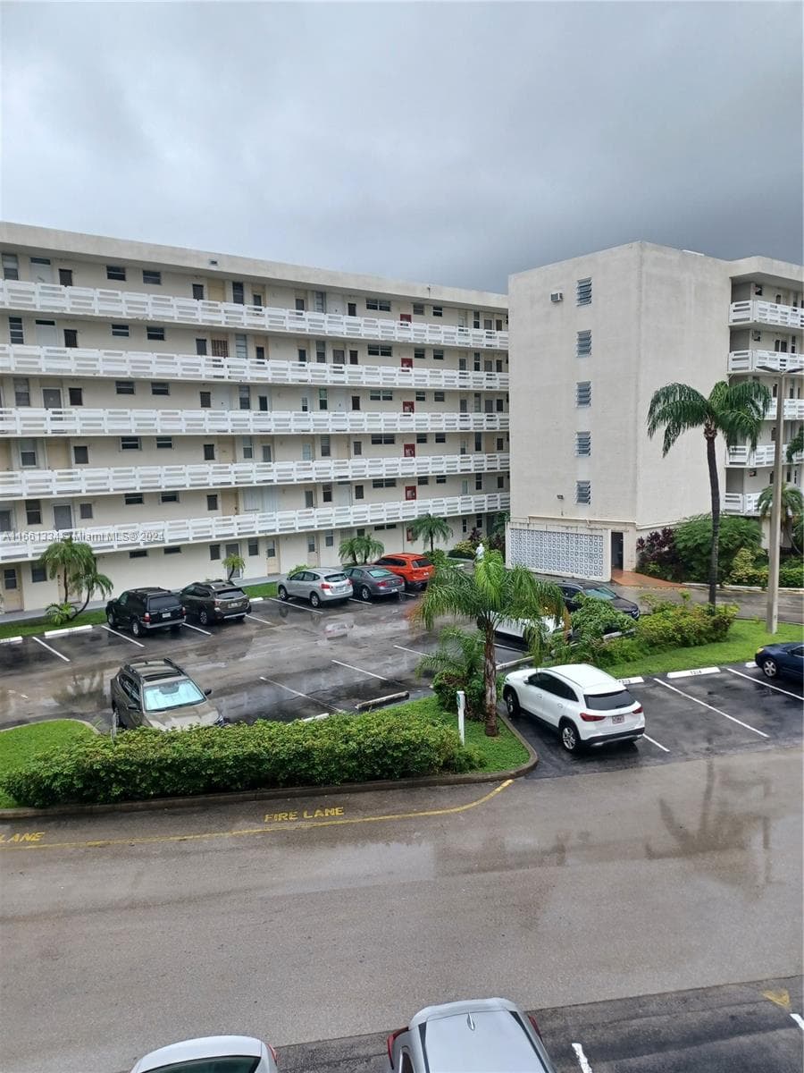 3030 Marcos Dr # T304, Aventura FL 33160 — 2
