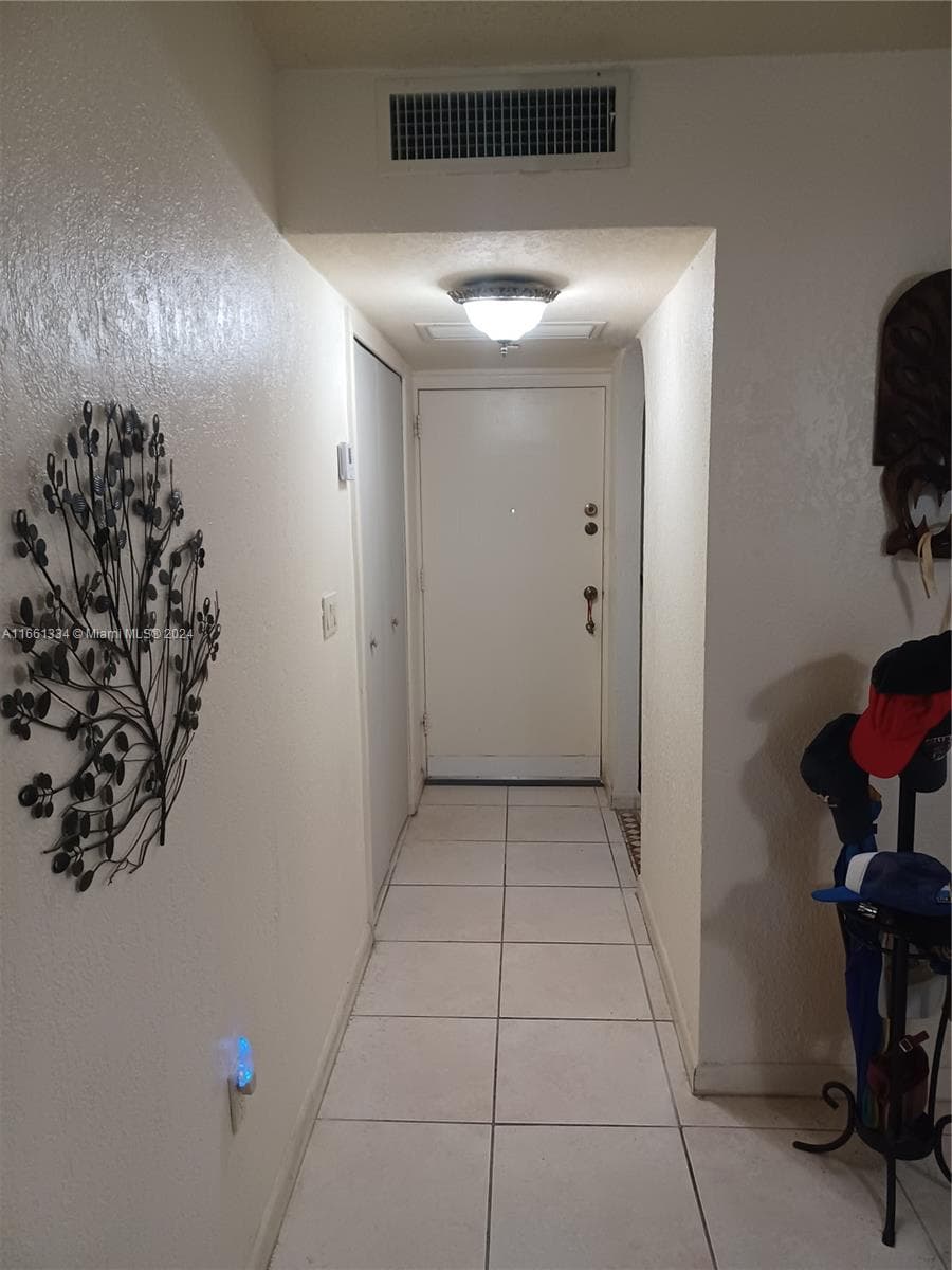 3030 Marcos Dr # T304, Aventura FL 33160 — 6