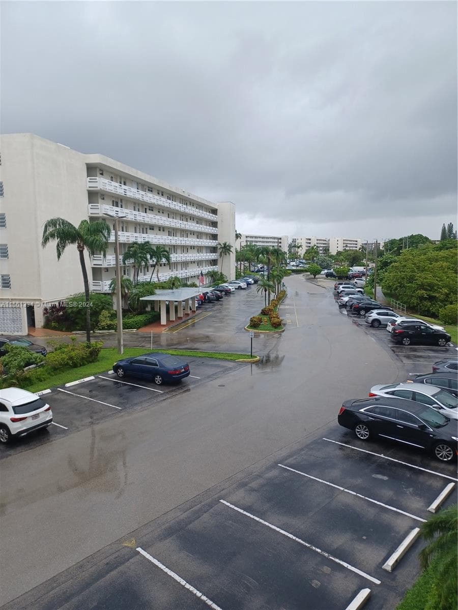3030 Marcos Dr # T304, Aventura FL 33160 — 3