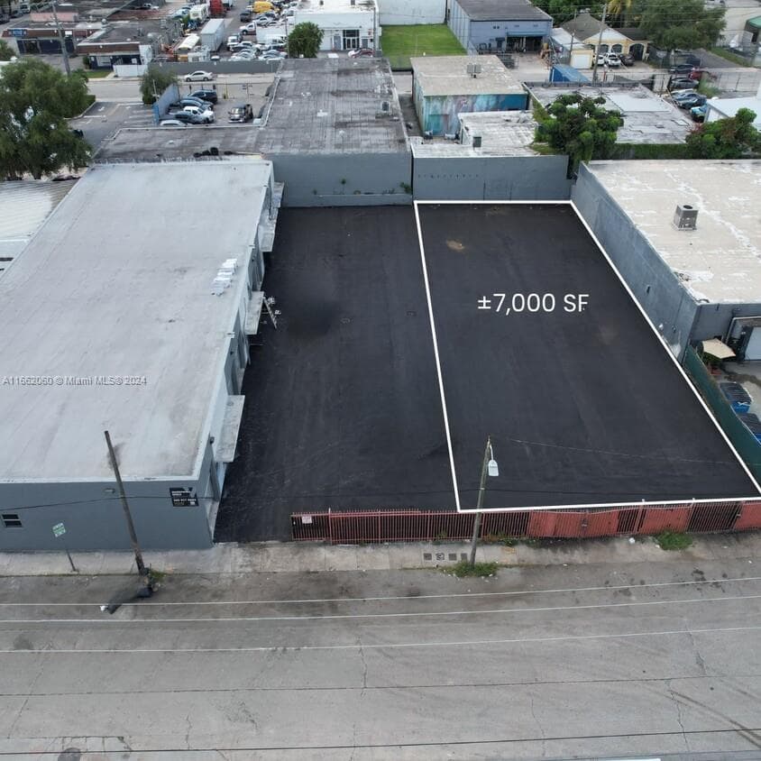 1740 NW 22nd St, Miami FL 33142 — 1