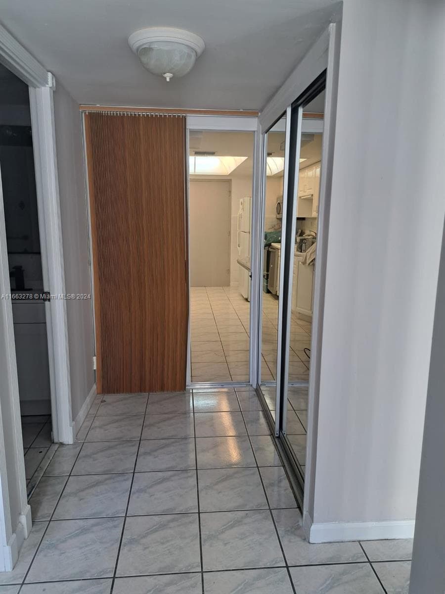 18061 Biscayne Blvd # 702, Aventura FL 33160 — 17