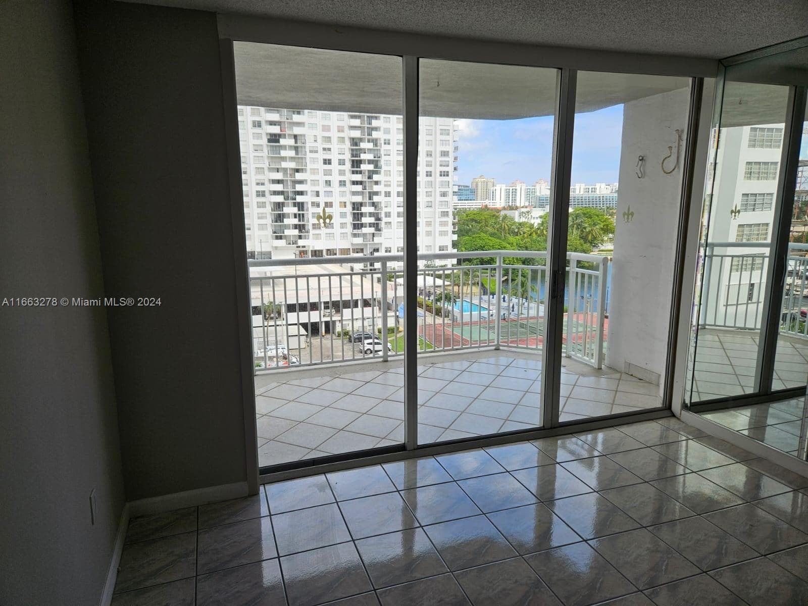 18061 Biscayne Blvd # 702, Aventura FL 33160 — 43