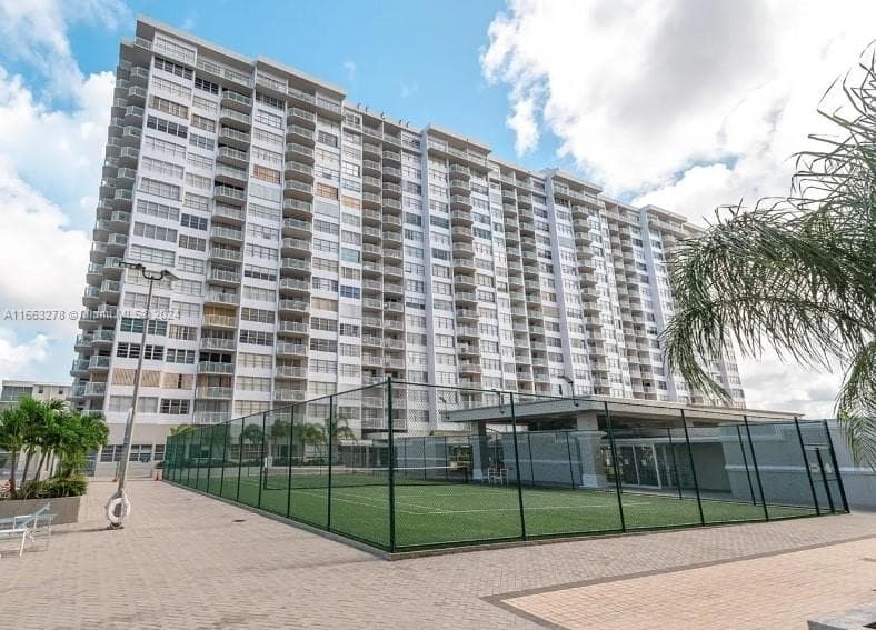 18061 Biscayne Blvd # 702, Aventura FL 33160 — 38