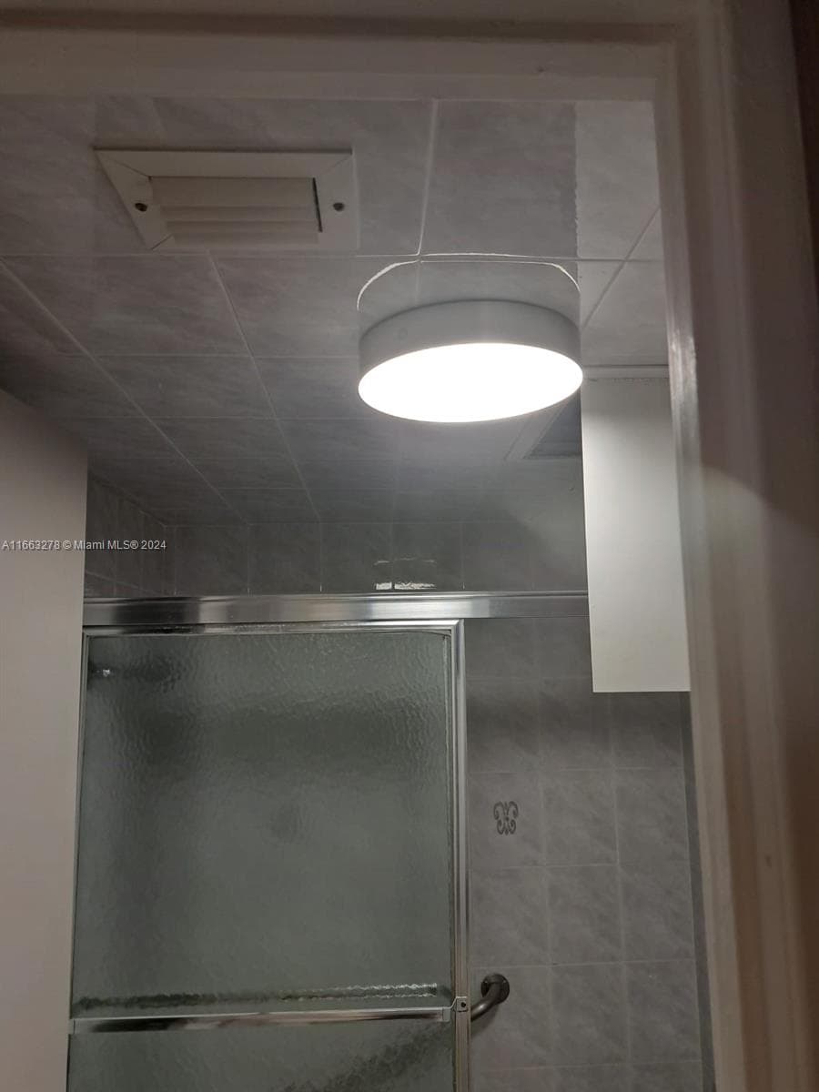 18061 Biscayne Blvd # 702, Aventura FL 33160 — 18