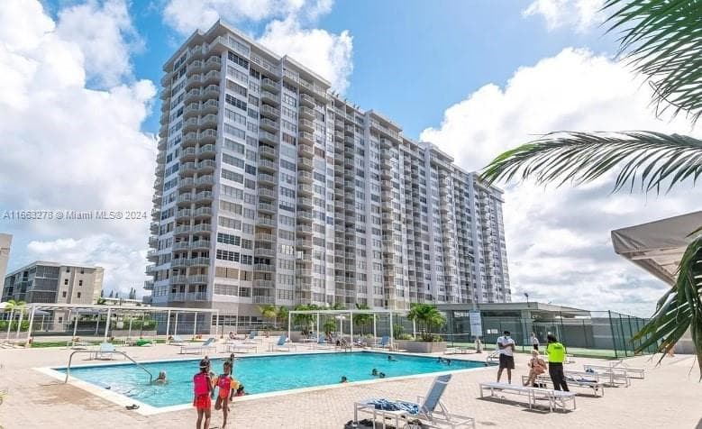 18061 Biscayne Blvd # 702, Aventura FL 33160 — 37