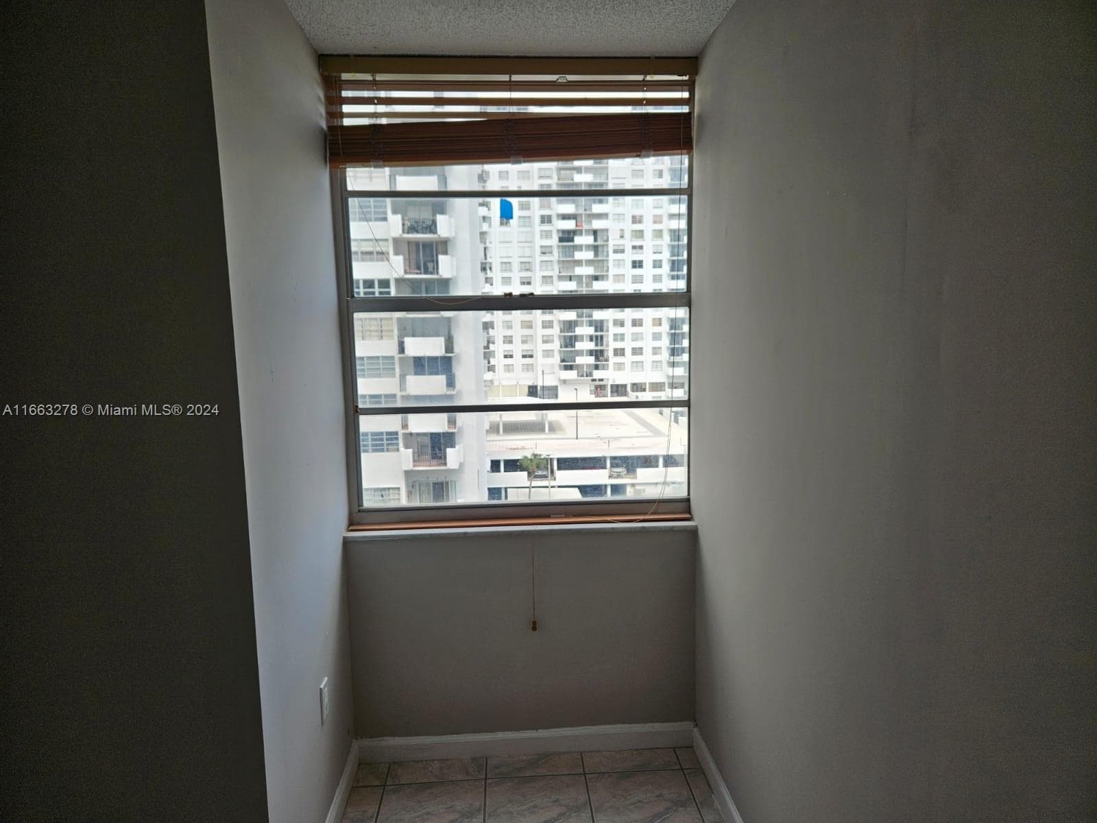18061 Biscayne Blvd # 702, Aventura FL 33160 — 48