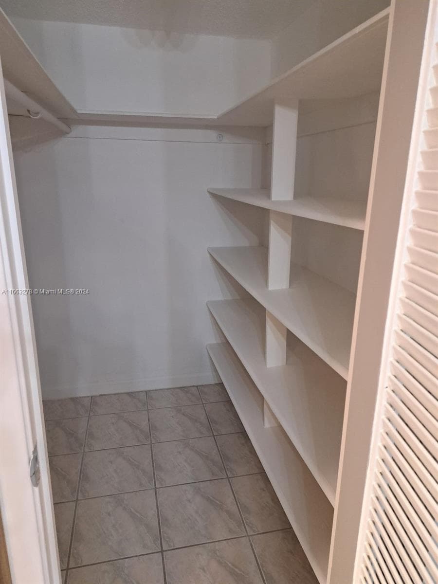 18061 Biscayne Blvd # 702, Aventura FL 33160 — 4