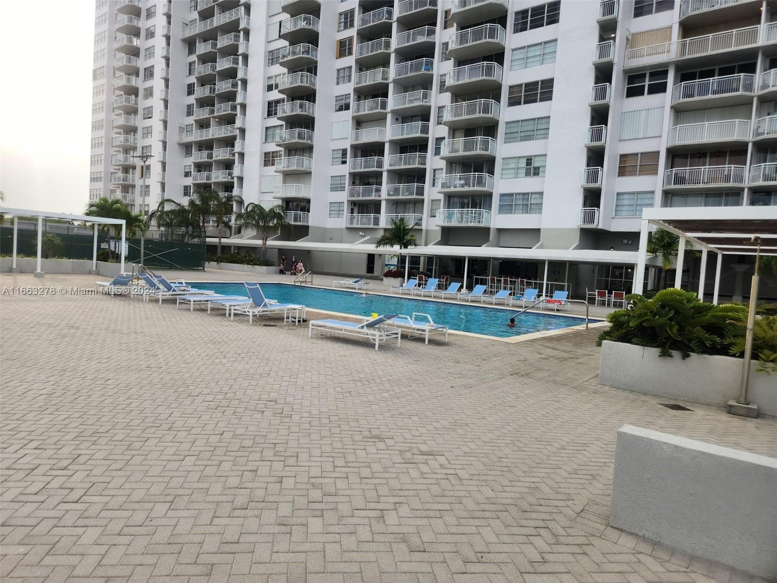 18061 Biscayne Blvd # 702, Aventura FL 33160 — 21
