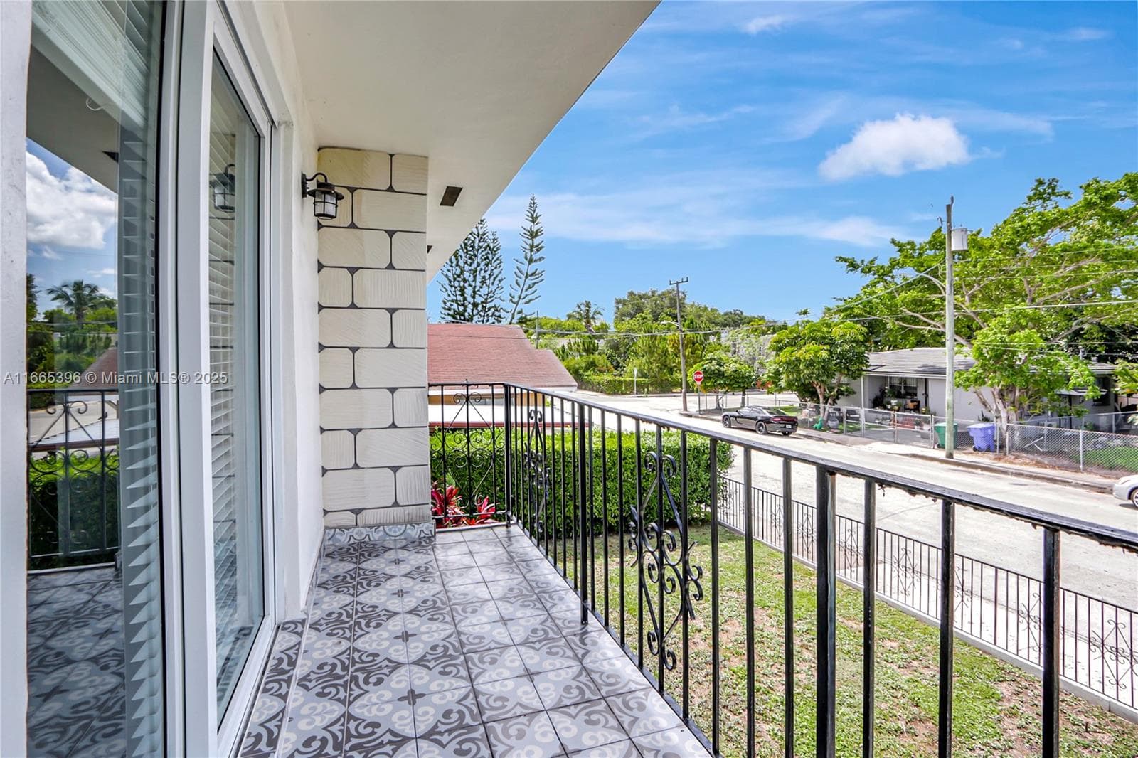 1359 SW 11th St, Miami FL 33135 — 25