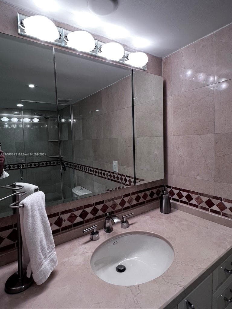 5161 Collins Ave # 505, Miami Beach FL 33140 — 30