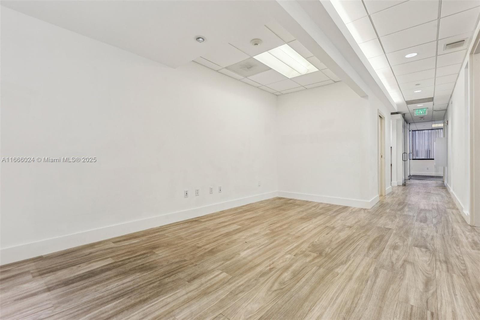 1200 Brickell Ave # D, Miami FL 33131 — 9