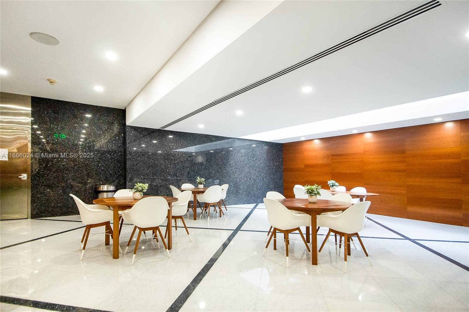 1200 Brickell Ave # D, Miami FL 33131 — 4
