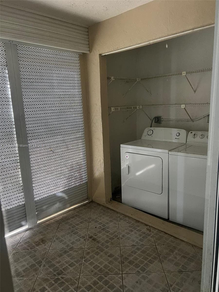 435 NE 210th Cir Ter # 23, Miami FL 33179 — 5