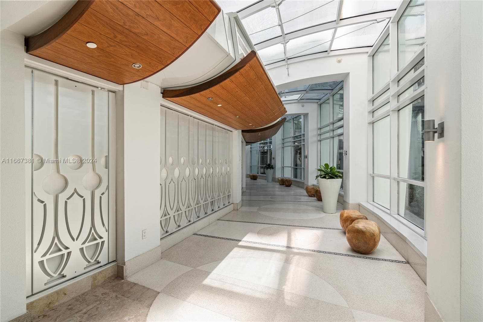 4401 Collins Ave # 1709, Miami Beach FL 33140 — 52