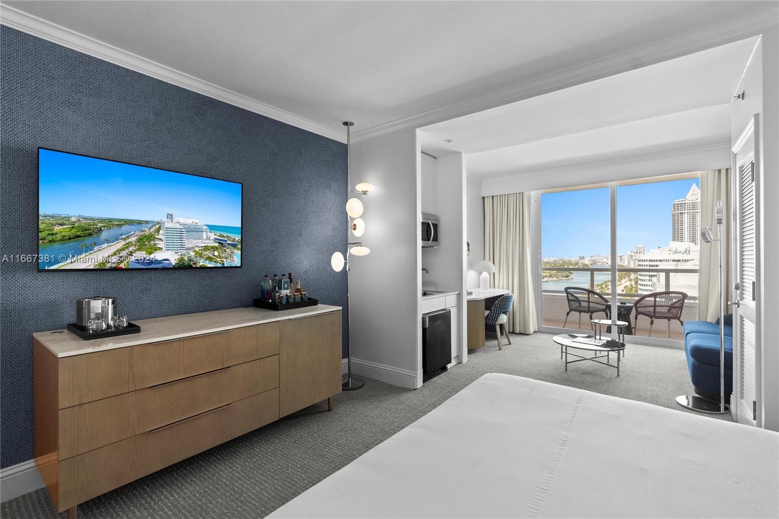 4401 Collins Ave # 1709, Miami Beach FL 33140 — 17