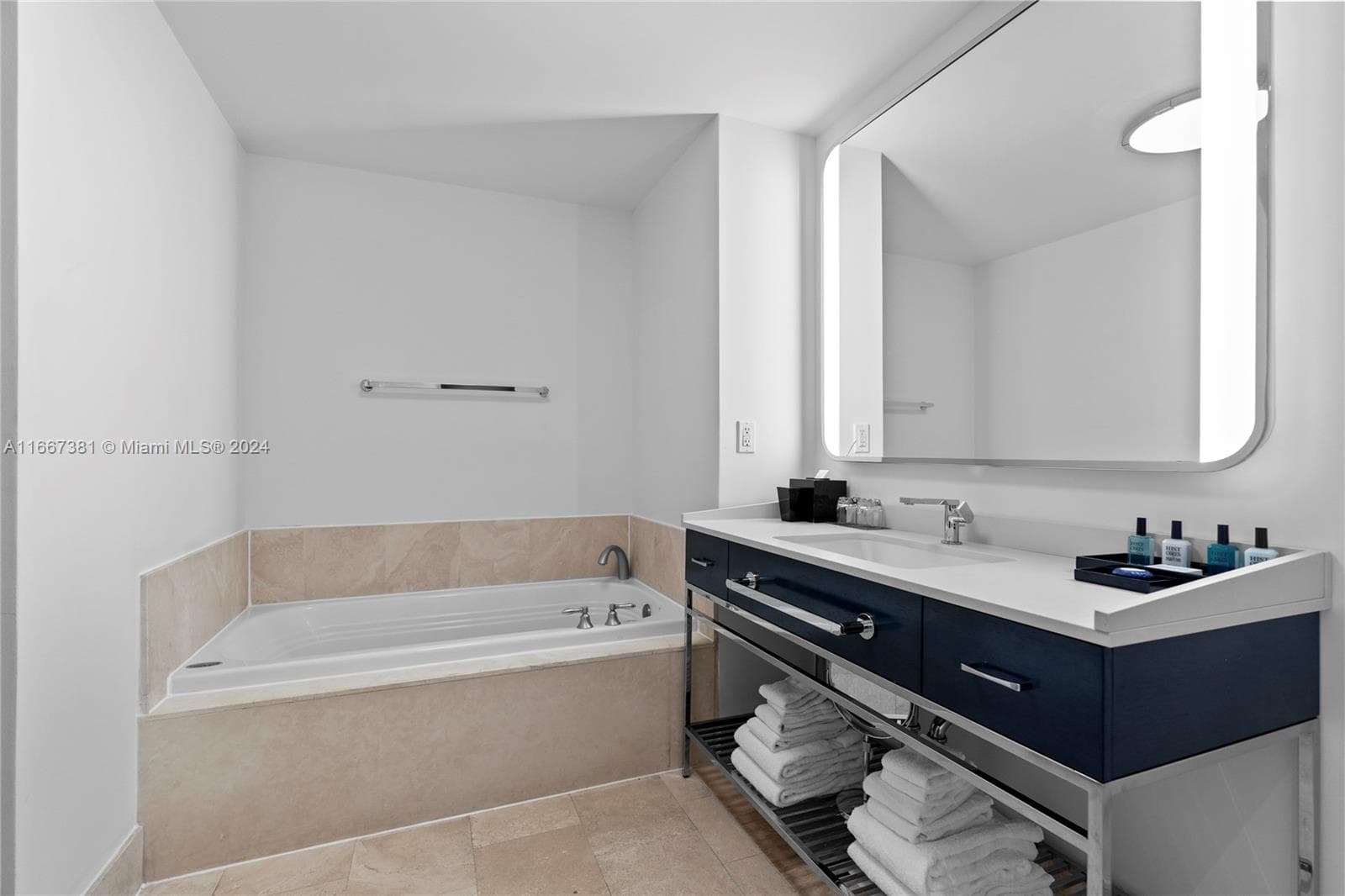4401 Collins Ave # 1709, Miami Beach FL 33140 — 21