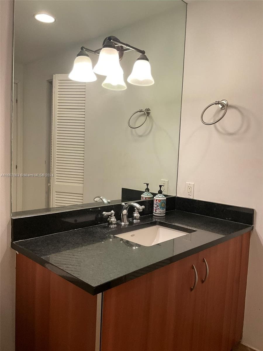 300 S Biscayne Blvd # 1703, Miami FL 33131 — 12