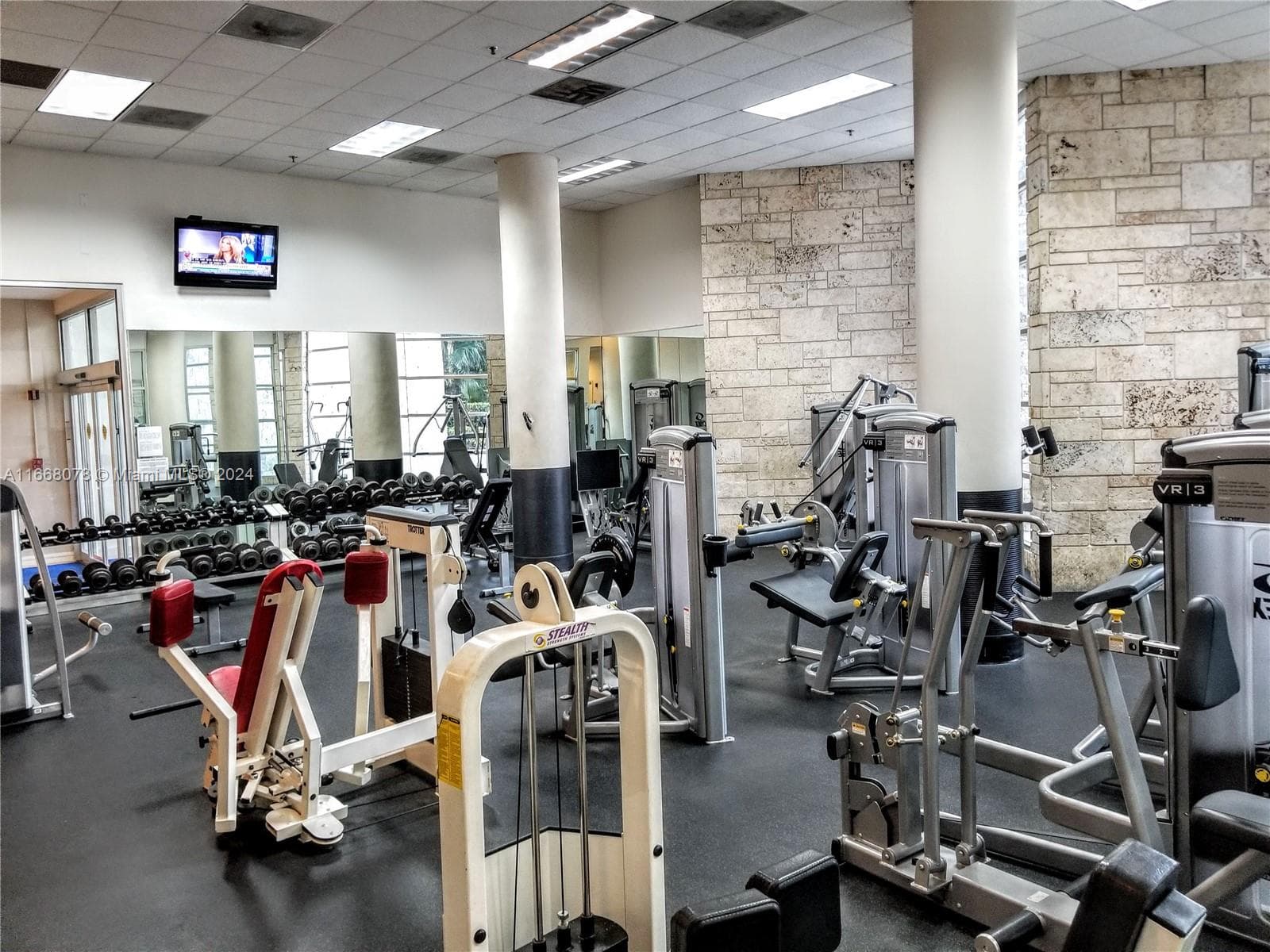 5161 Collins Ave # 1715, Miami Beach FL 33140 — 17