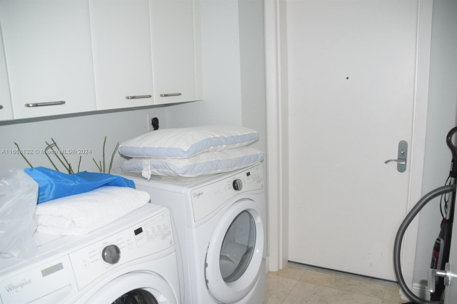 17001 Collins Ave # 3208, Sunny Isles Beach FL 33160 — 17