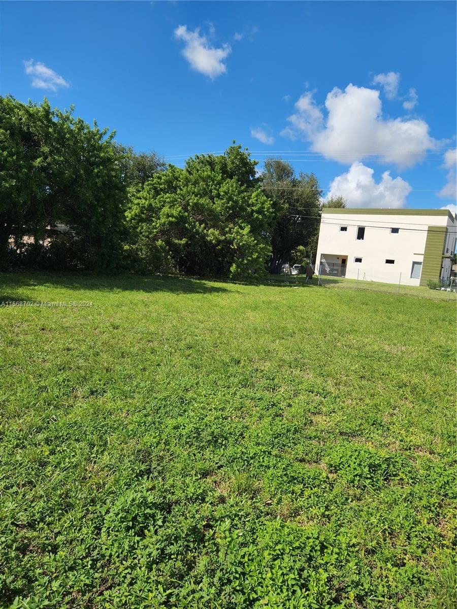 11110/20 NW 17th Ave, Miami FL 33167 — 7