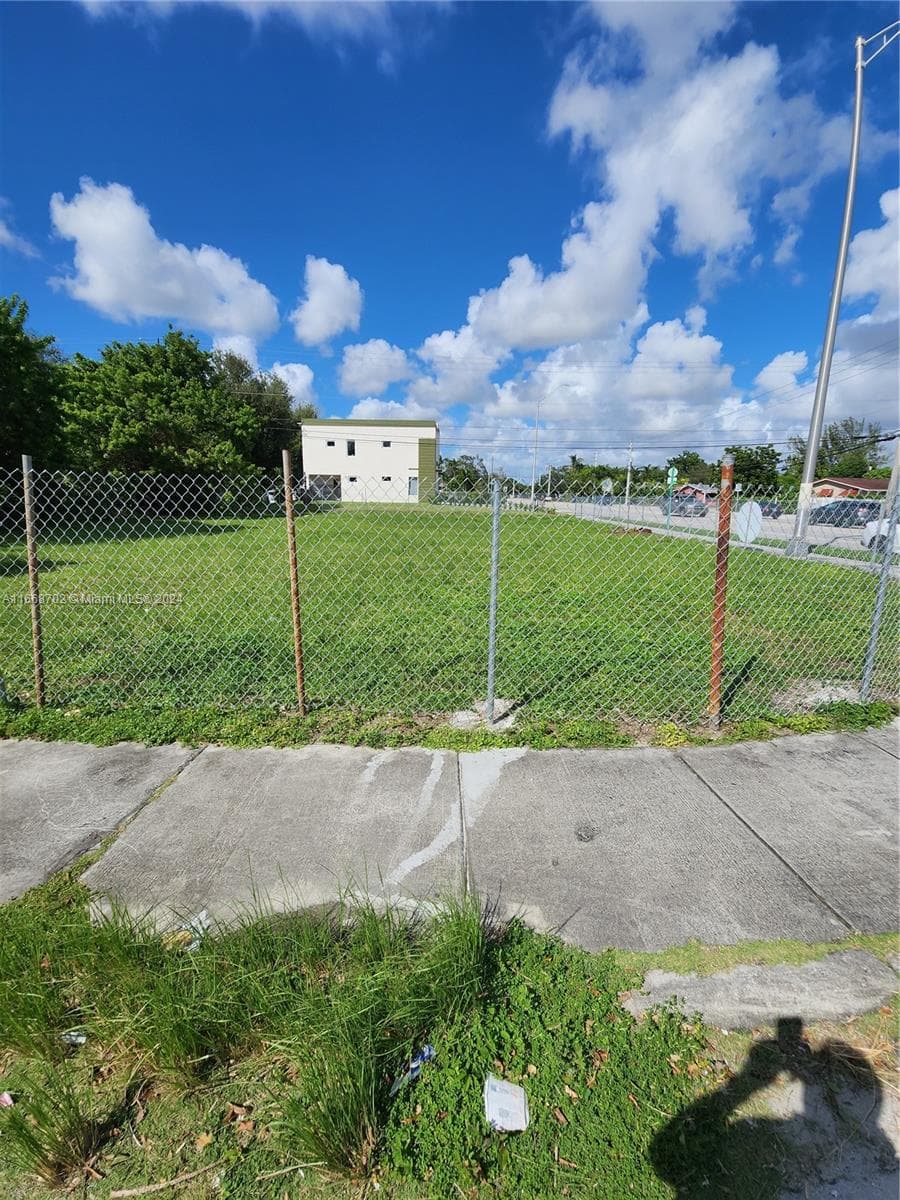 11110/20 NW 17th Ave, Miami FL 33167 — 3