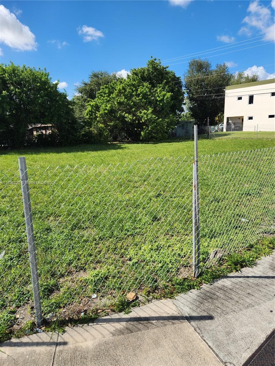 11110/20 NW 17th Ave, Miami FL 33167 — 4
