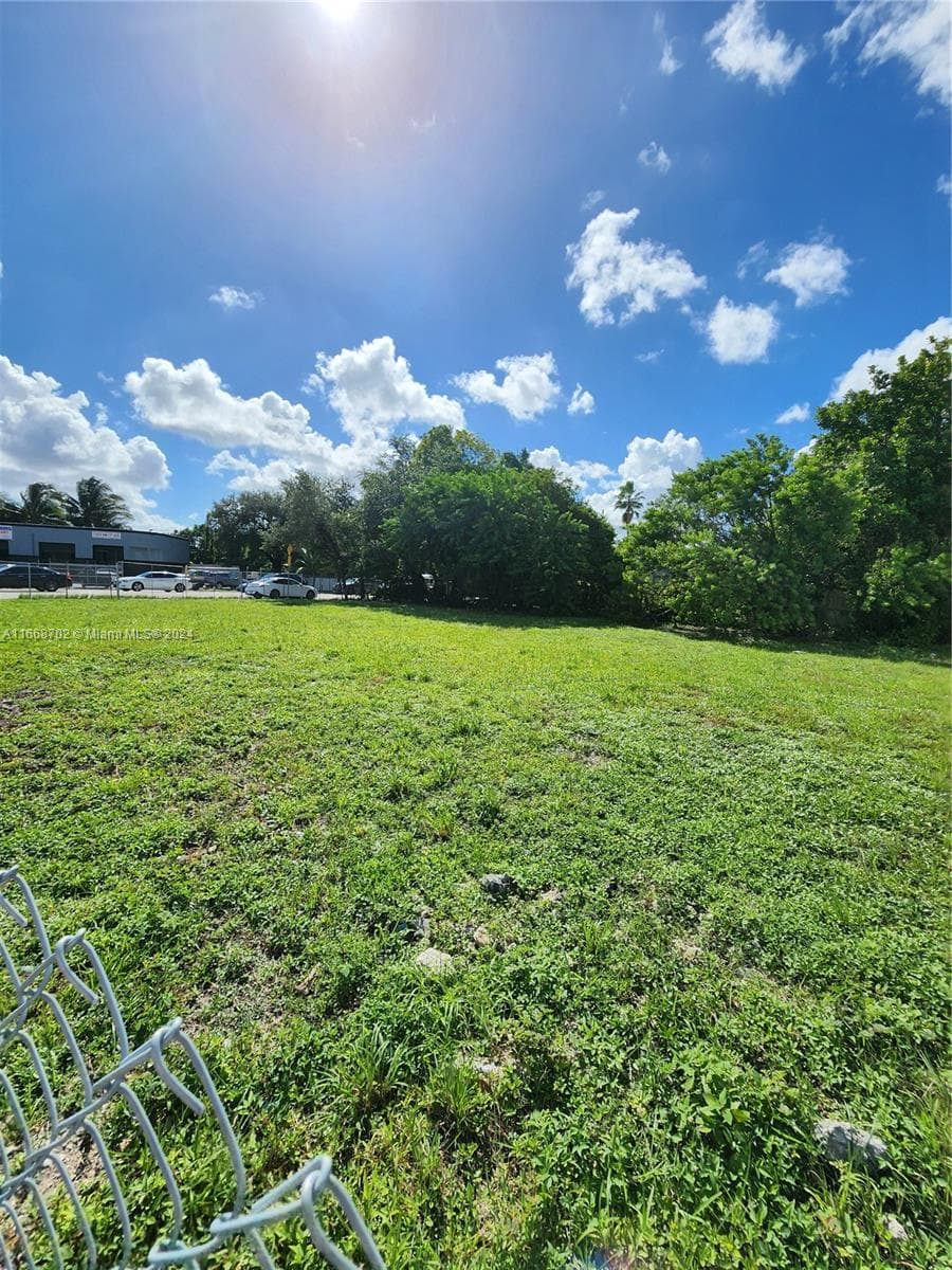 11110/20 NW 17th Ave, Miami FL 33167 — 8