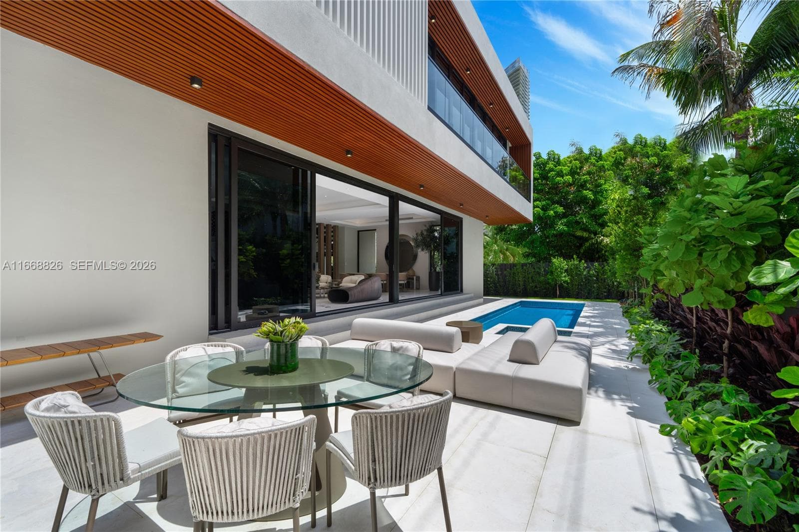 262 189th Ter, Sunny Isles Beach FL 33160 — 33